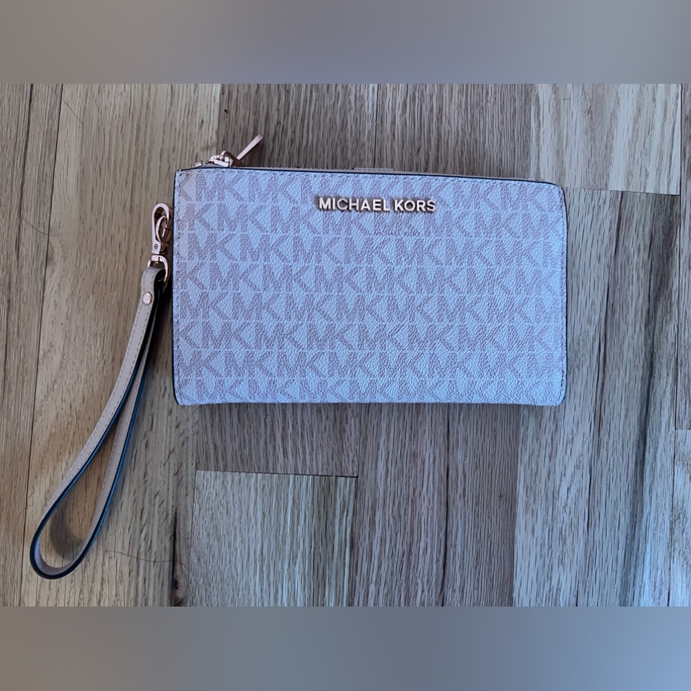 Michael Kors Blush Wristlet